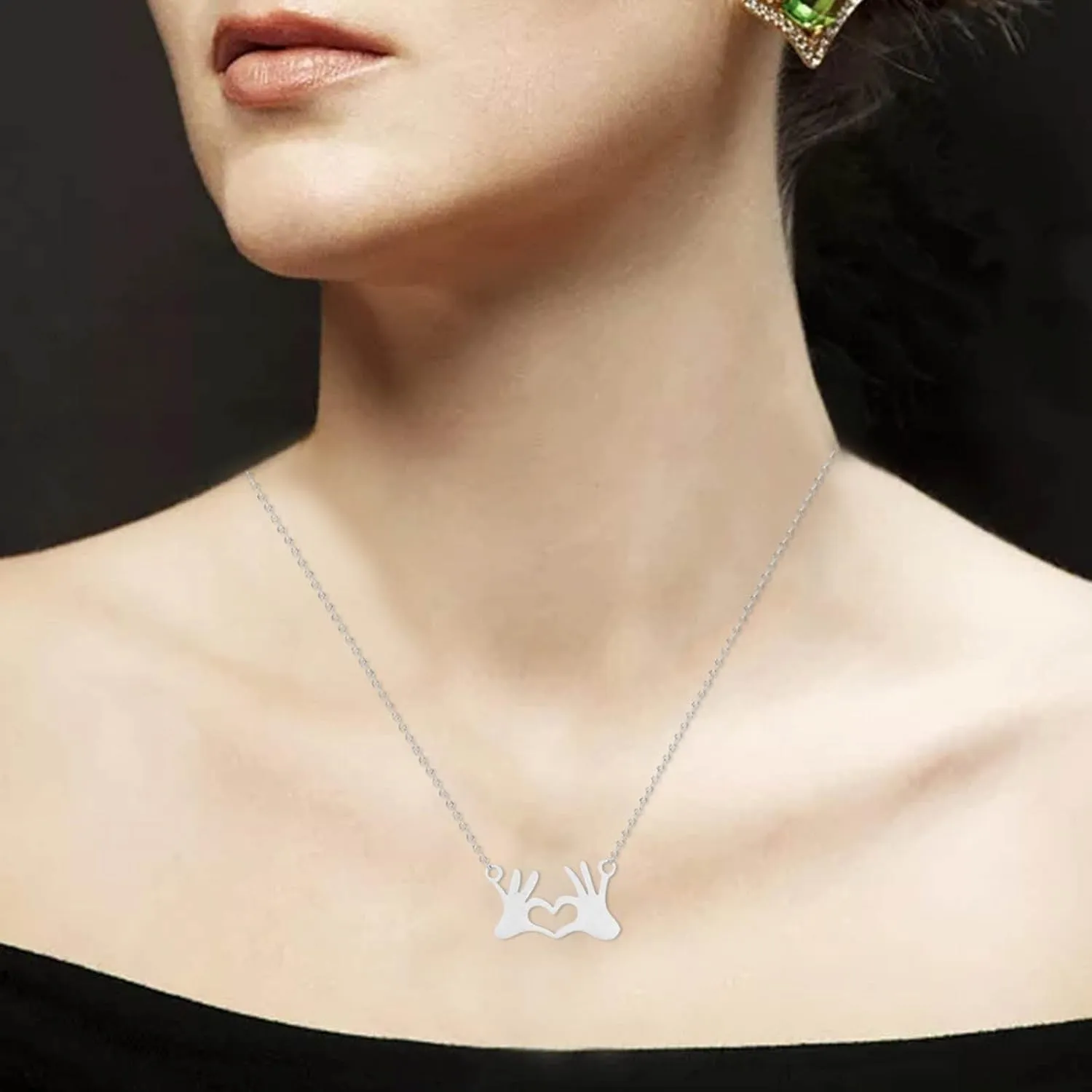iLH Color Changing Butterfly Necklace For Women Clasp Temperature Sensing Color Changing Pendant Necklaces Jewelry Gift