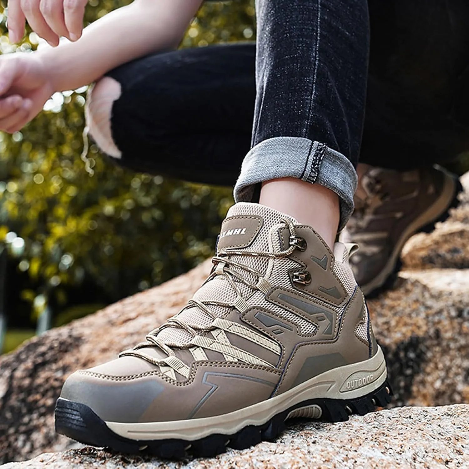 Men Autumn and Winter Hiking Shoes High Top Climbing Hiking Outdoor Shoes Casual Sports Shoes Foam Shoes