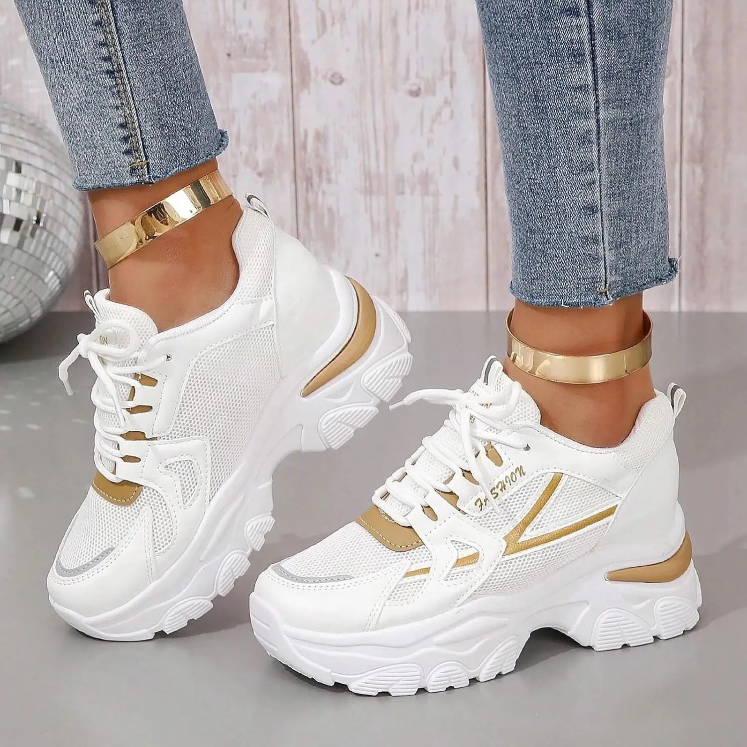 Slip on Walking Shoes Women Memory Foam Non Slip Arch Support Running Shoes Breathable Gym Workout Shoes Fashion Lace Up Sneakers