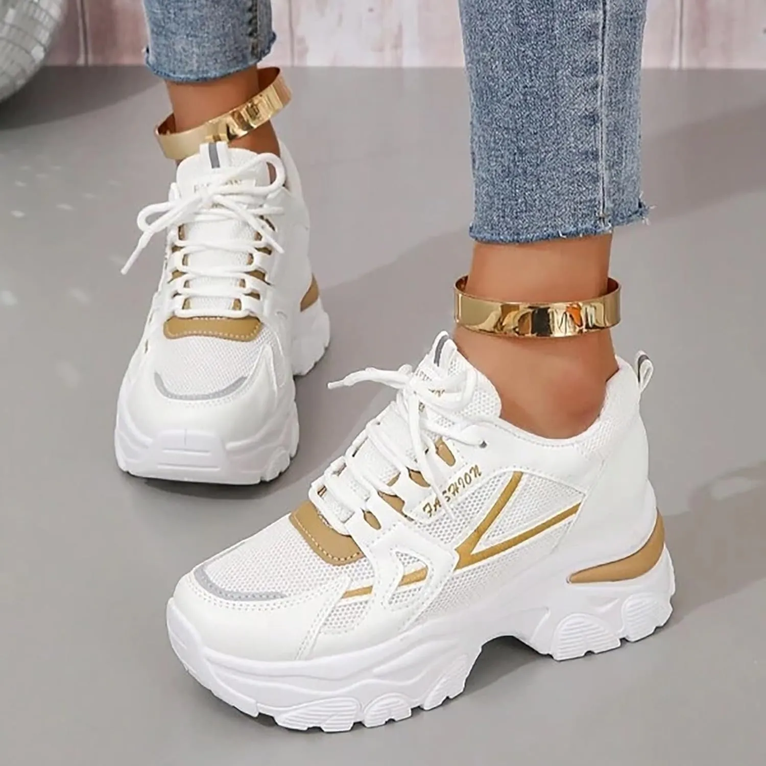 Slip on Walking Shoes Women Memory Foam Non Slip Arch Support Running Shoes Breathable Gym Workout Shoes Fashion Lace Up Sneakers