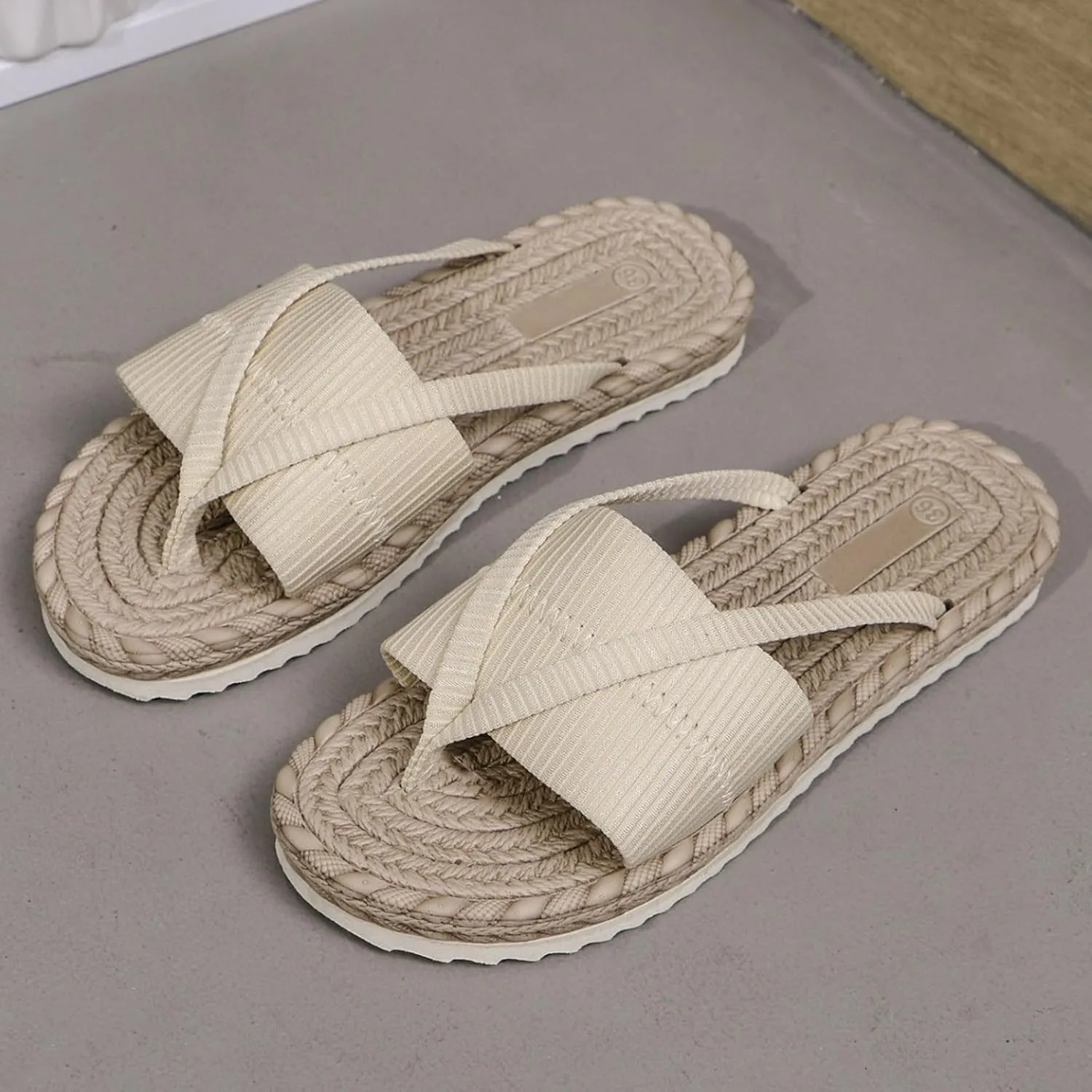 Womens Summer Fashionable Flat Sandals 2025 Casual Open Toe Straw Woven Flat Thong Dressy Flip Flops Beach Thick Sole Wide Beach Breathable Comfortable Walking Outdoor Slippers